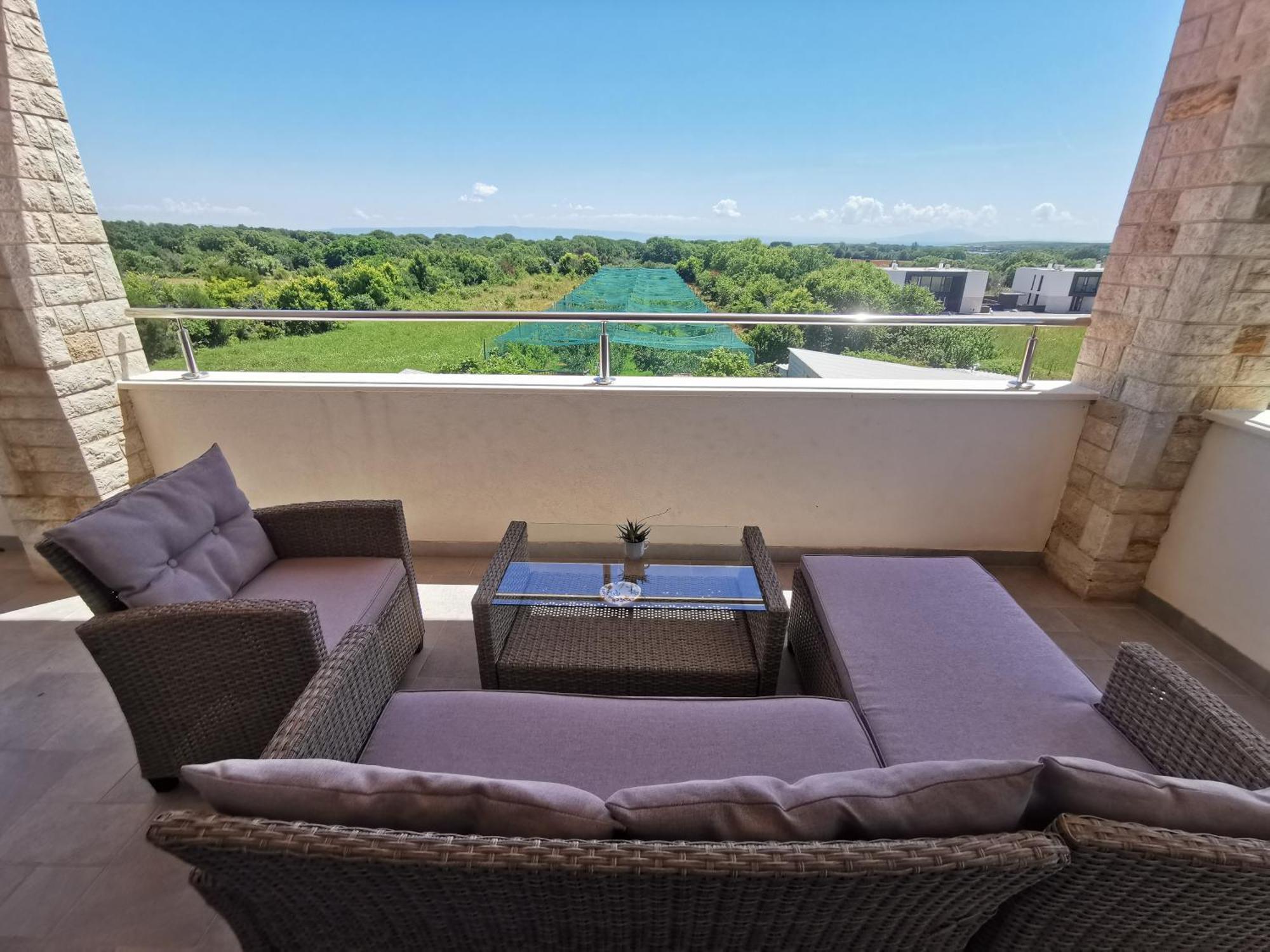 Kira - Spacious With Sea View * Liznjan