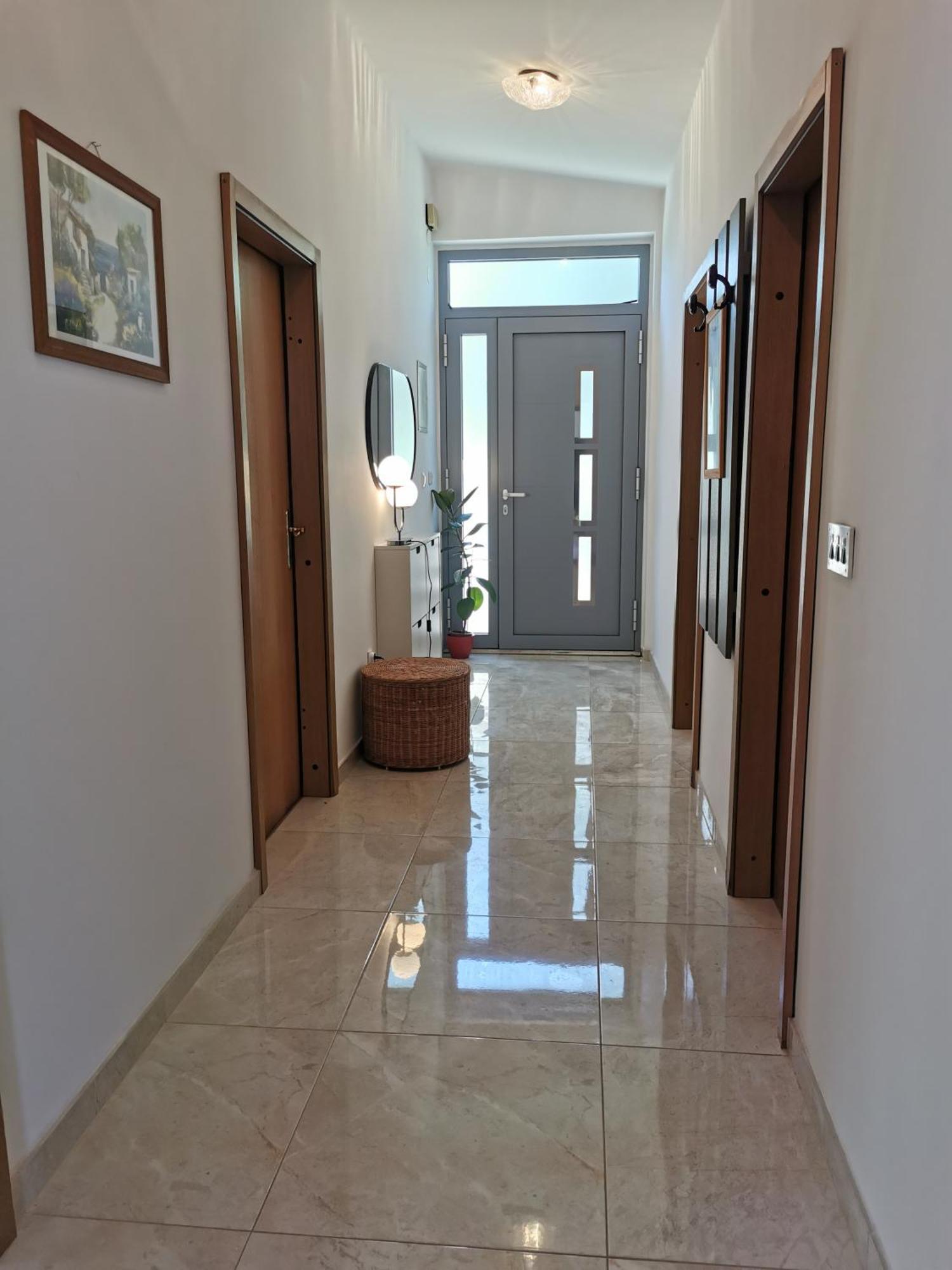 Apartment Kira - Spacious With Sea View *
