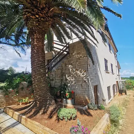 Apartment Kira - Spacious Apartment With Sea View Ližnjan Exterior foto