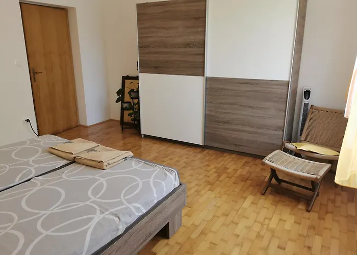 Apartment Kira - Spacious Apartment With Sea View