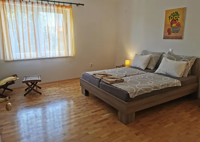 Apartment Kira - Spacious Apartment With Sea View